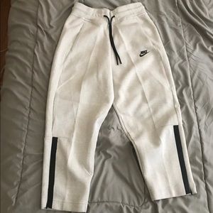 nike tech fleece sweatpants cropped